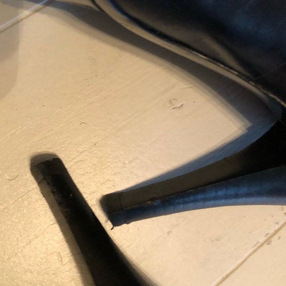 BCBG leather pumps - Picture 5 of 5